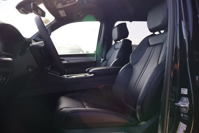 New 2026 Jeep Grand Wagoneer L Limited AWD/4WD image 11