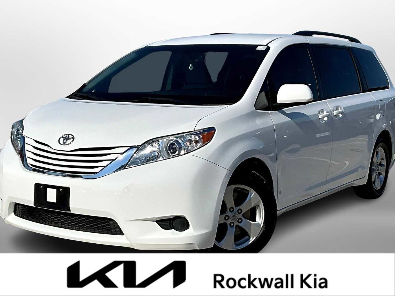 Used 2017 Toyota Sienna LE