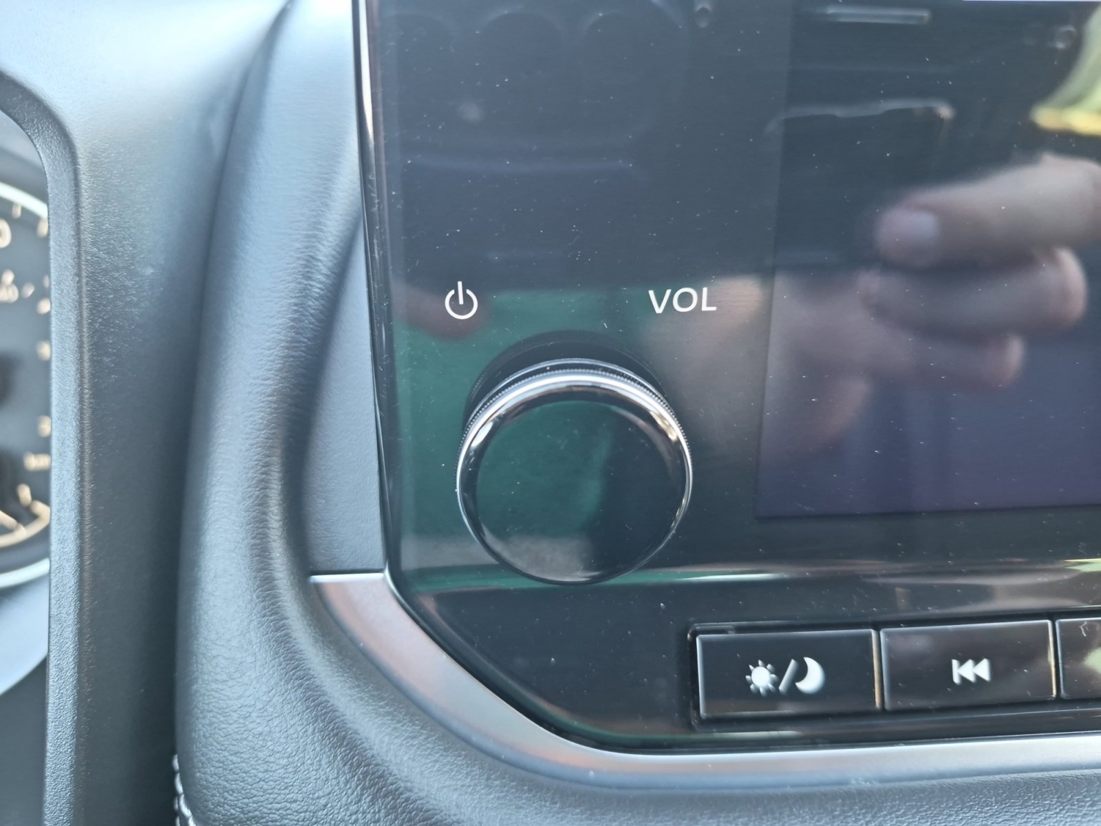 Used 2023 Nissan Rogue SL w/ SL Premium Package image 17