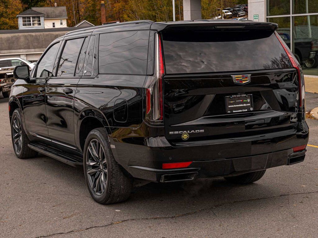 Used 2023 Cadillac Escalade ESV Sport w/ LPO, Floor Liner Package AWD/4WD image 4