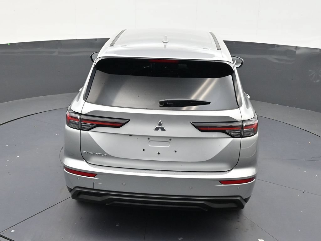 New 2026 Mitsubishi Outlander ES FWD image 14