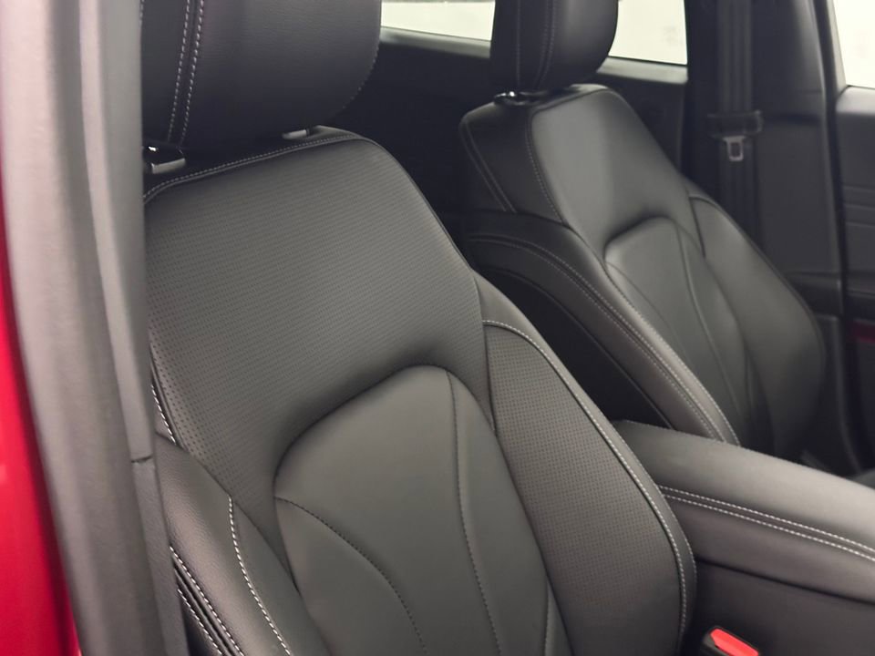 New 2025 Ford Escape SE w/ PHEV Premium Package FWD image 11