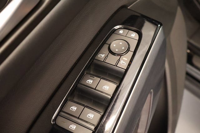 Used 2025 Nissan Pathfinder SL AWD/4WD image 8
