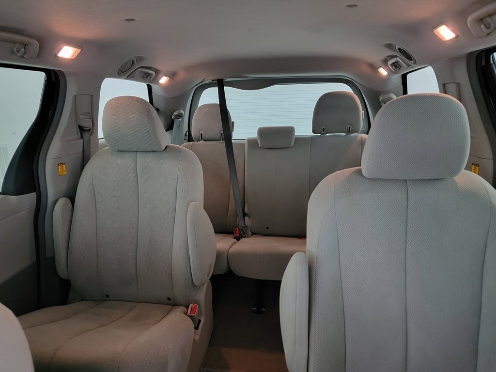 Used 2011 Toyota Sienna w/ Towing Pkg FWD image 12