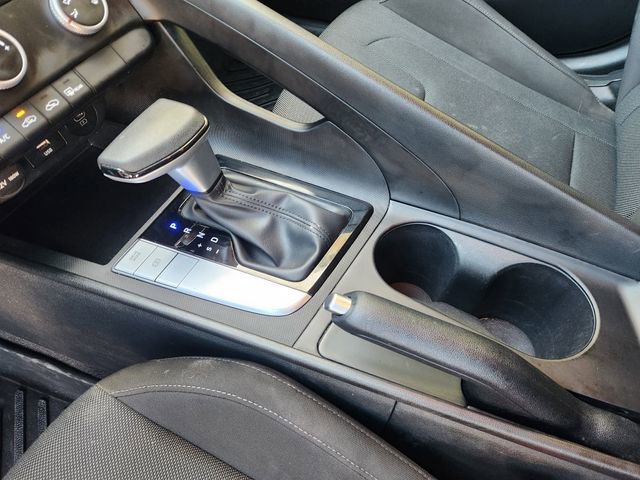 Used 2025 Hyundai Elantra SE image 19