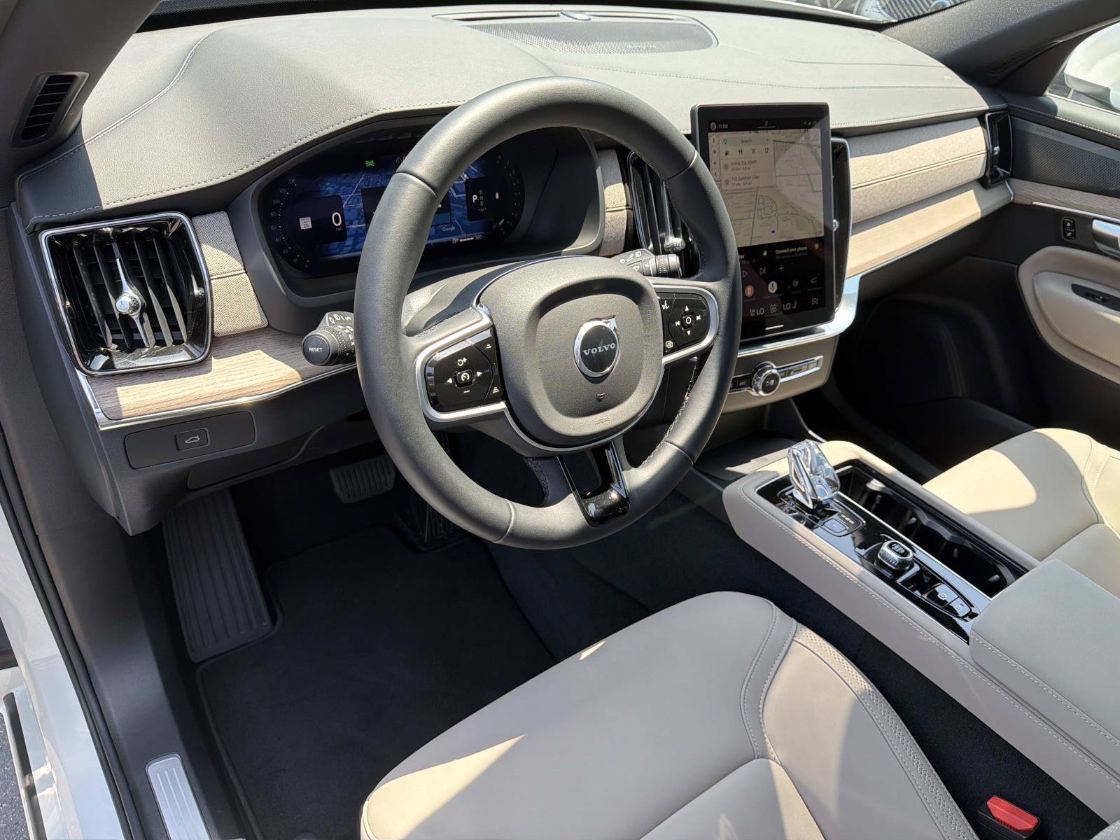 Used 2026 Volvo XC90 B6 Plus w/ Protection Package Premier AWD/4WD image 9