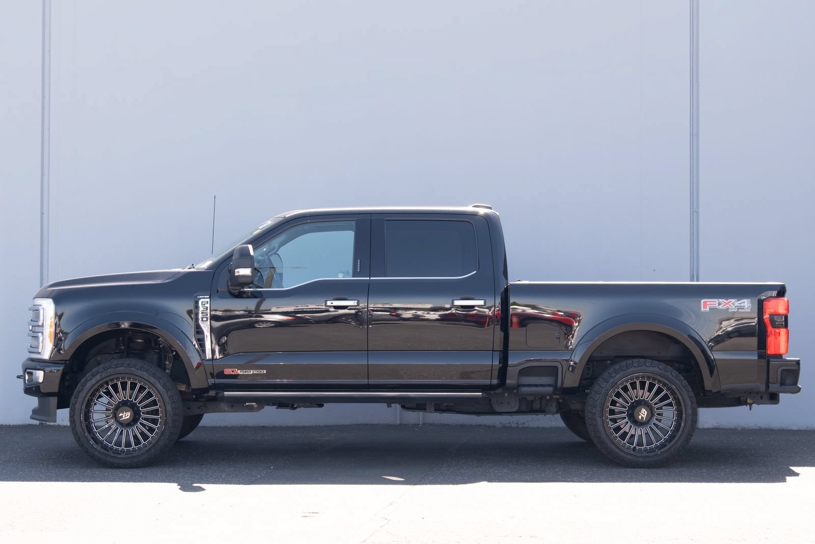 Used 2023 Ford F350 Limited w/ FX4 Off-Road Package AWD/4WD image 29