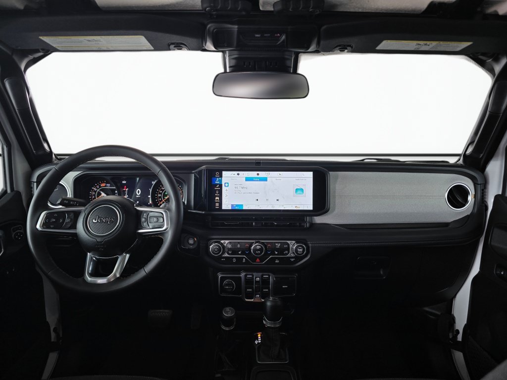 Used 2025 Jeep Wrangler Unlimited Sahara AWD/4WD image 32