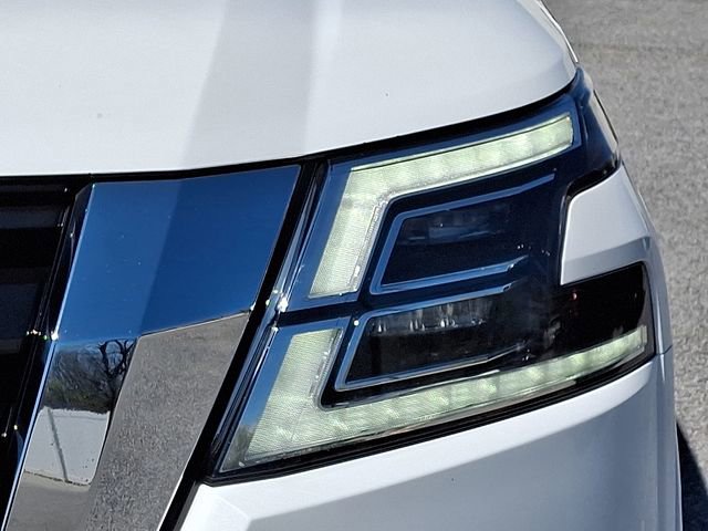 Used 2023 Nissan Armada SL AWD/4WD image 12