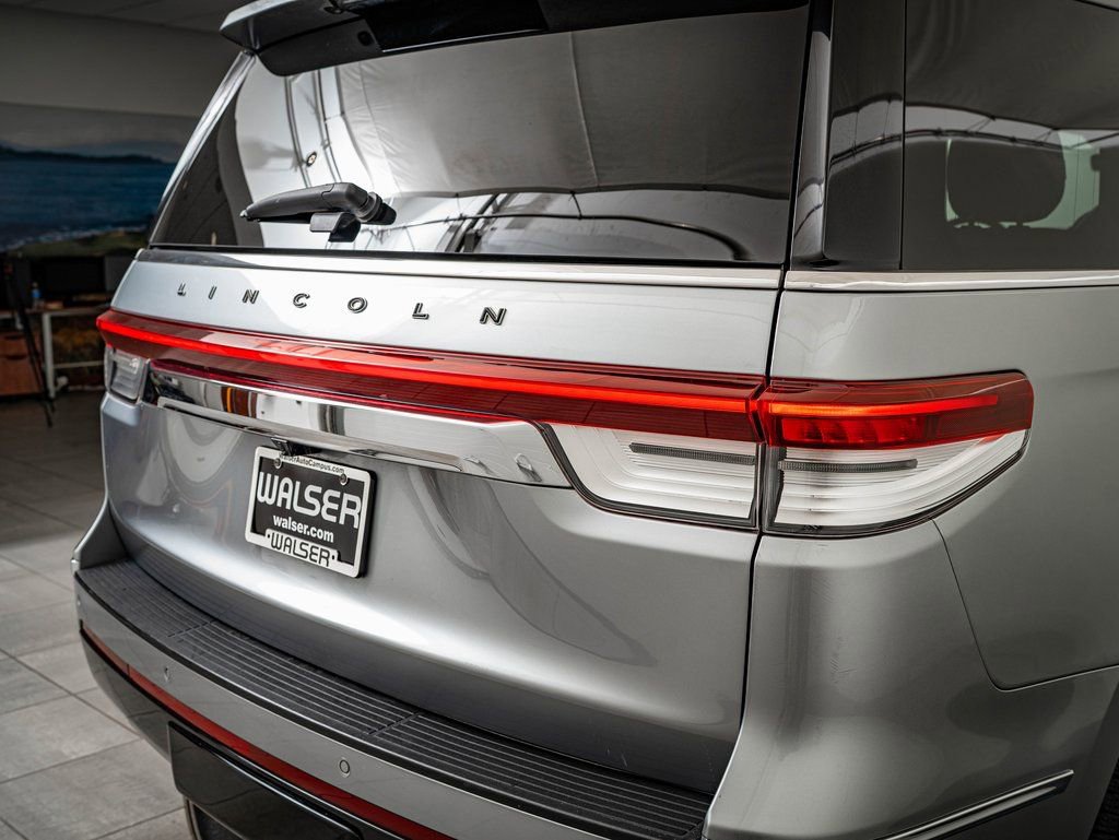 Used 2023 Lincoln Navigator Black Label AWD/4WD image 9
