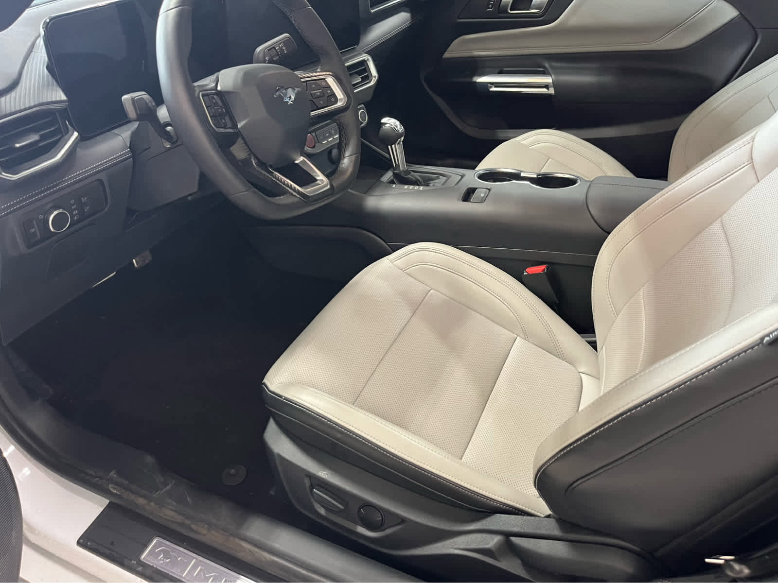 Used 2025 Ford Mustang GT Premium image 15