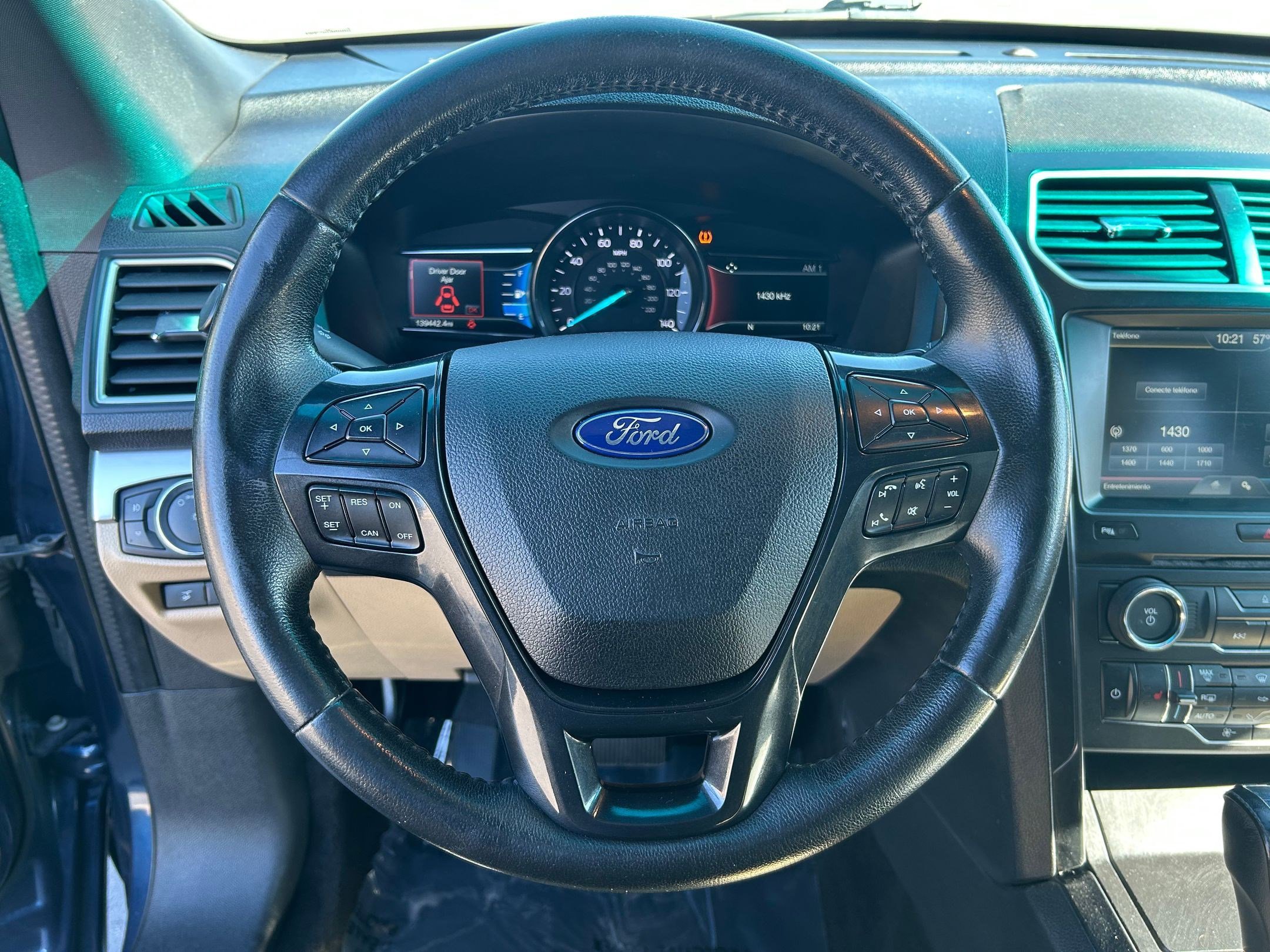 Used 2016 Ford Explorer XLT w/ Equipment Group 202A AWD/4WD image 13