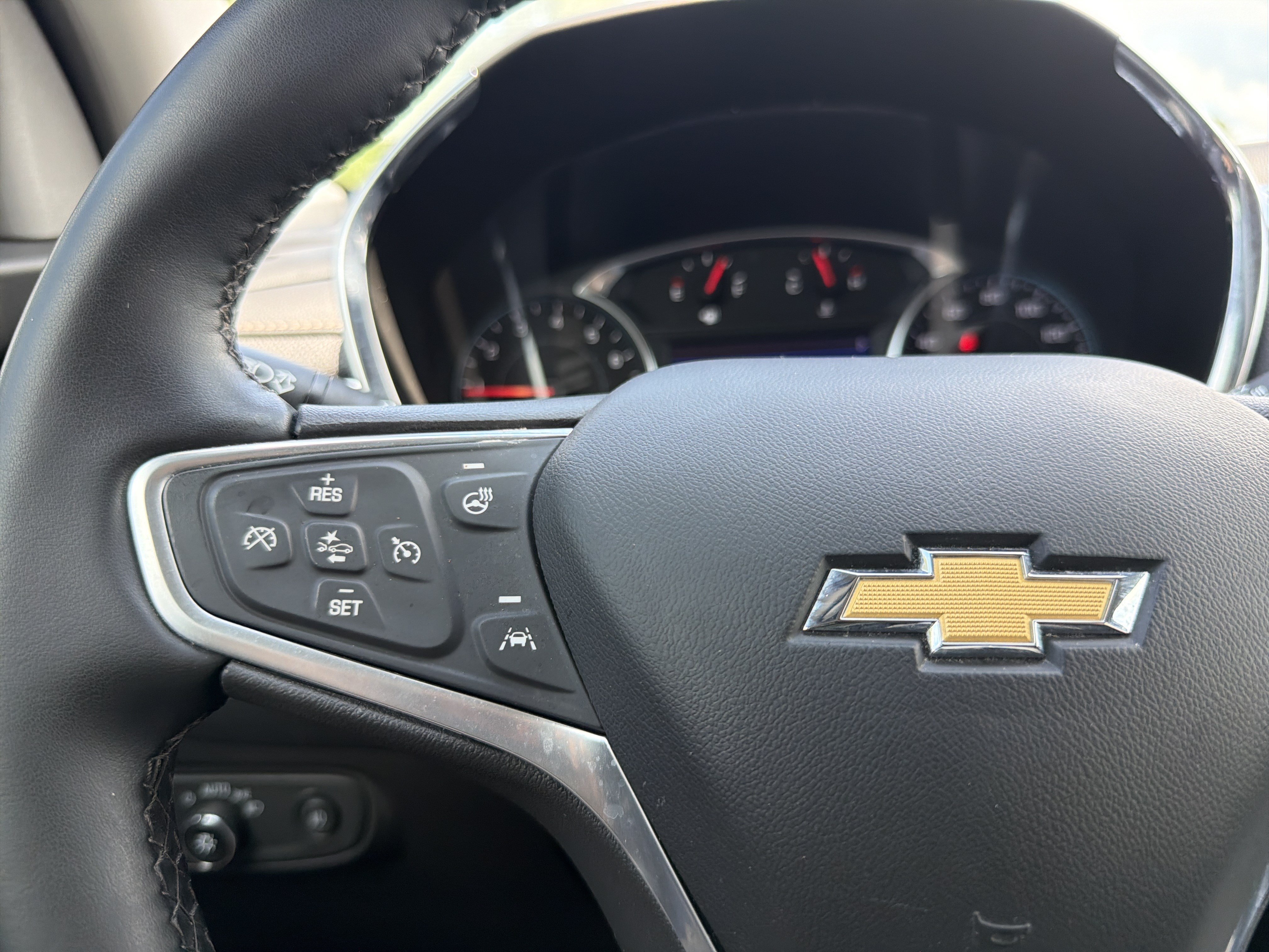 Used 2023 Chevrolet Equinox Premier FWD image 28