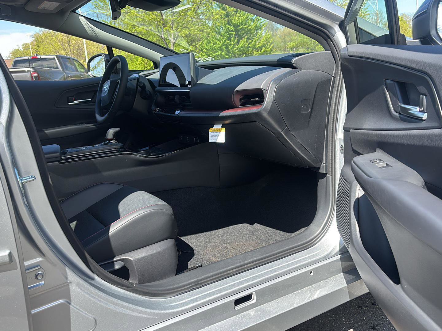 New 2026 Toyota Prius Plug-In Hybrid FWD image 11