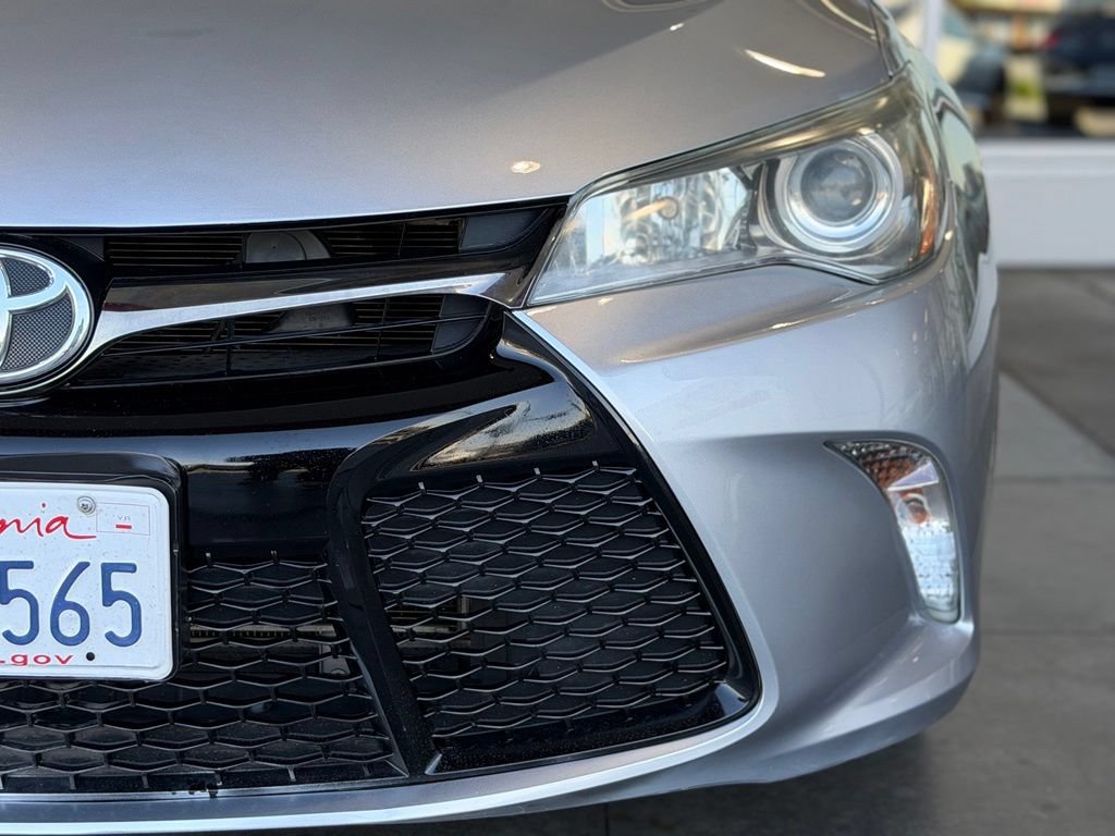 Used 2015 Toyota Camry SE FWD image 5