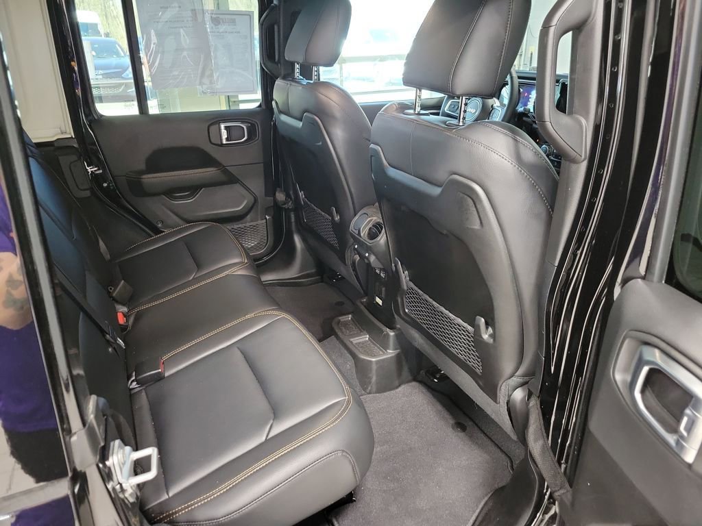 Used 2024 Jeep Wrangler Sahara AWD/4WD image 6