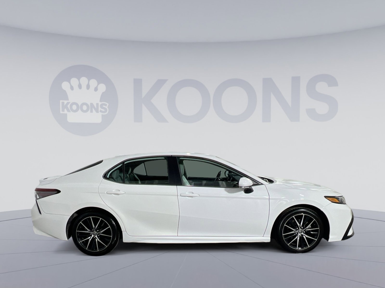 Used 2023 Toyota Camry SE image 8