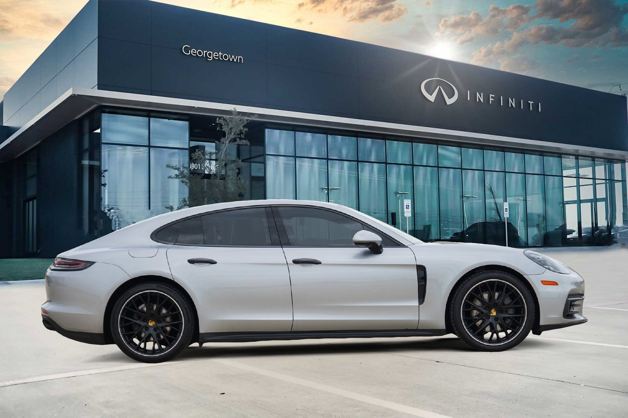 Used 2018 Porsche Panamera 4S image 3