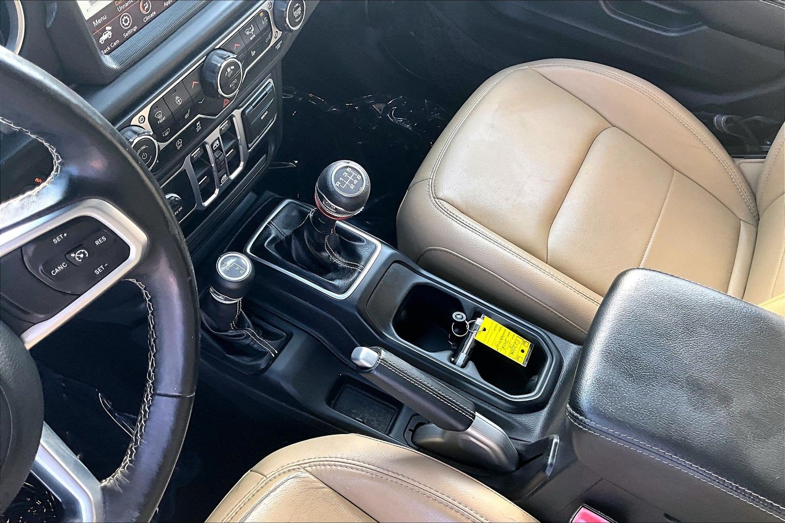 Used 2018 Jeep Wrangler Unlimited Sahara AWD/4WD image 12