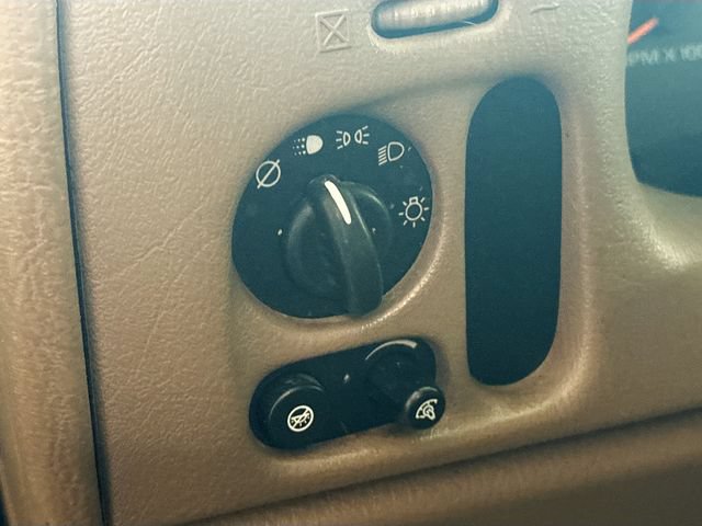 Used 2004 Chevrolet TrailBlazer LS w/ LS Preferred Equipment Group AWD/4WD image 9