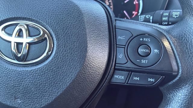 Used 2024 Toyota RAV4 XLE AWD/4WD image 32