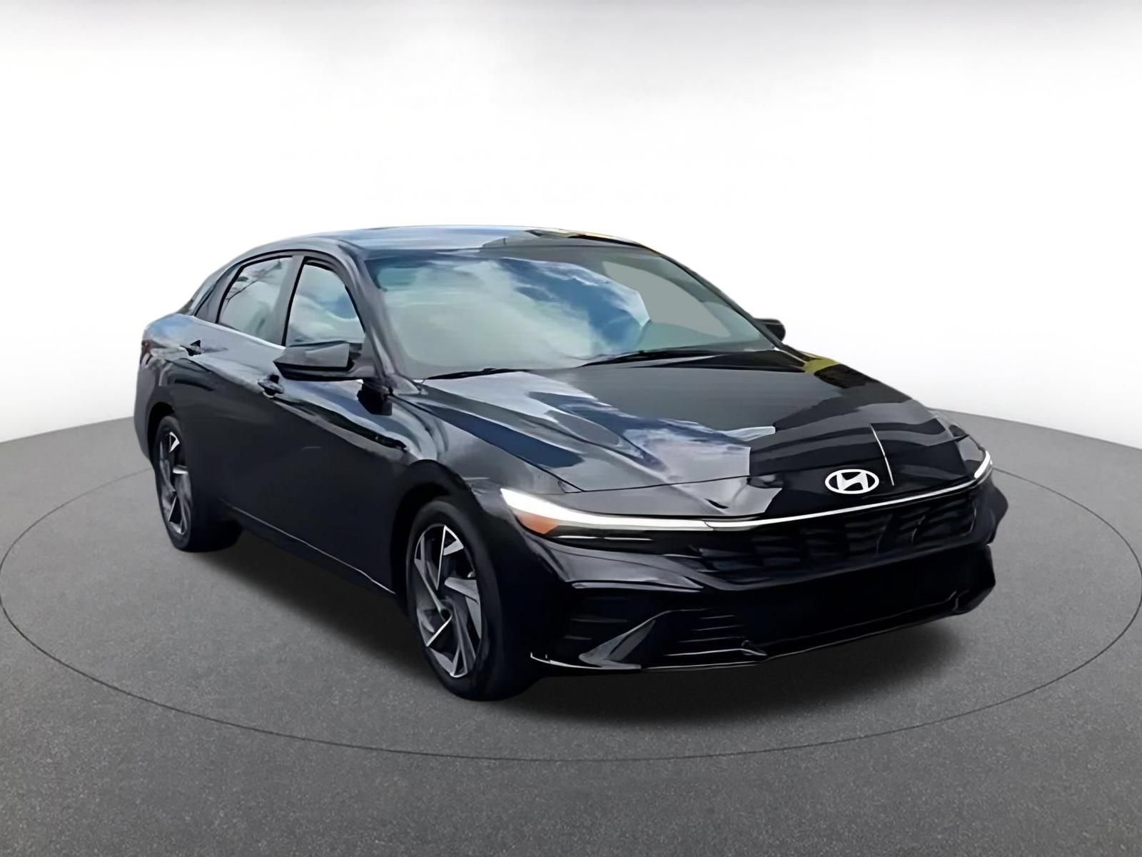Used 2025 Hyundai Elantra SEL FWD image 9