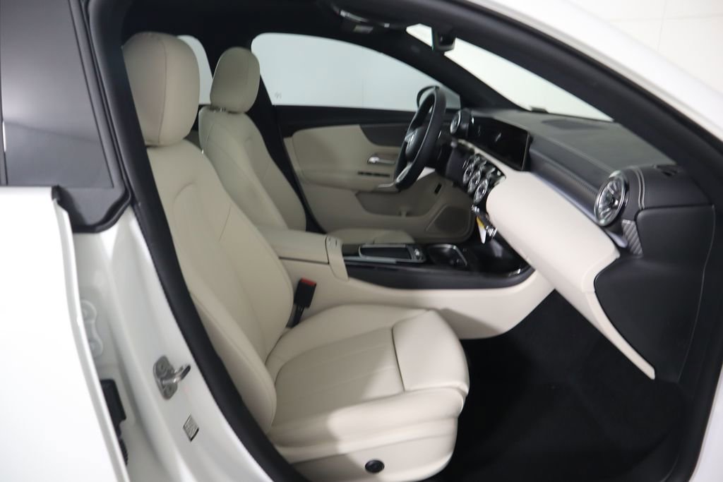 Used 2025 Mercedes-Benz CLA 250 image 21