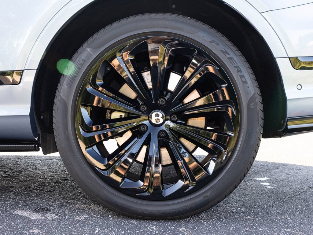 Used 2023 Bentley Bentayga AWD/4WD image 87