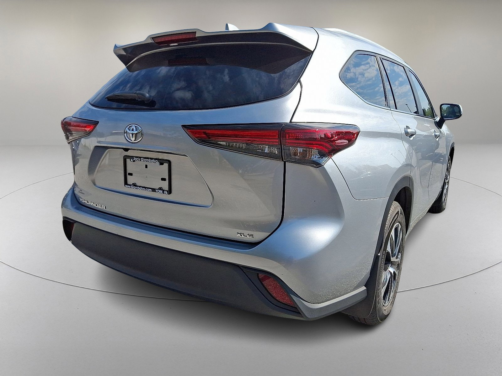 Used 2023 Toyota Highlander XLE image 10