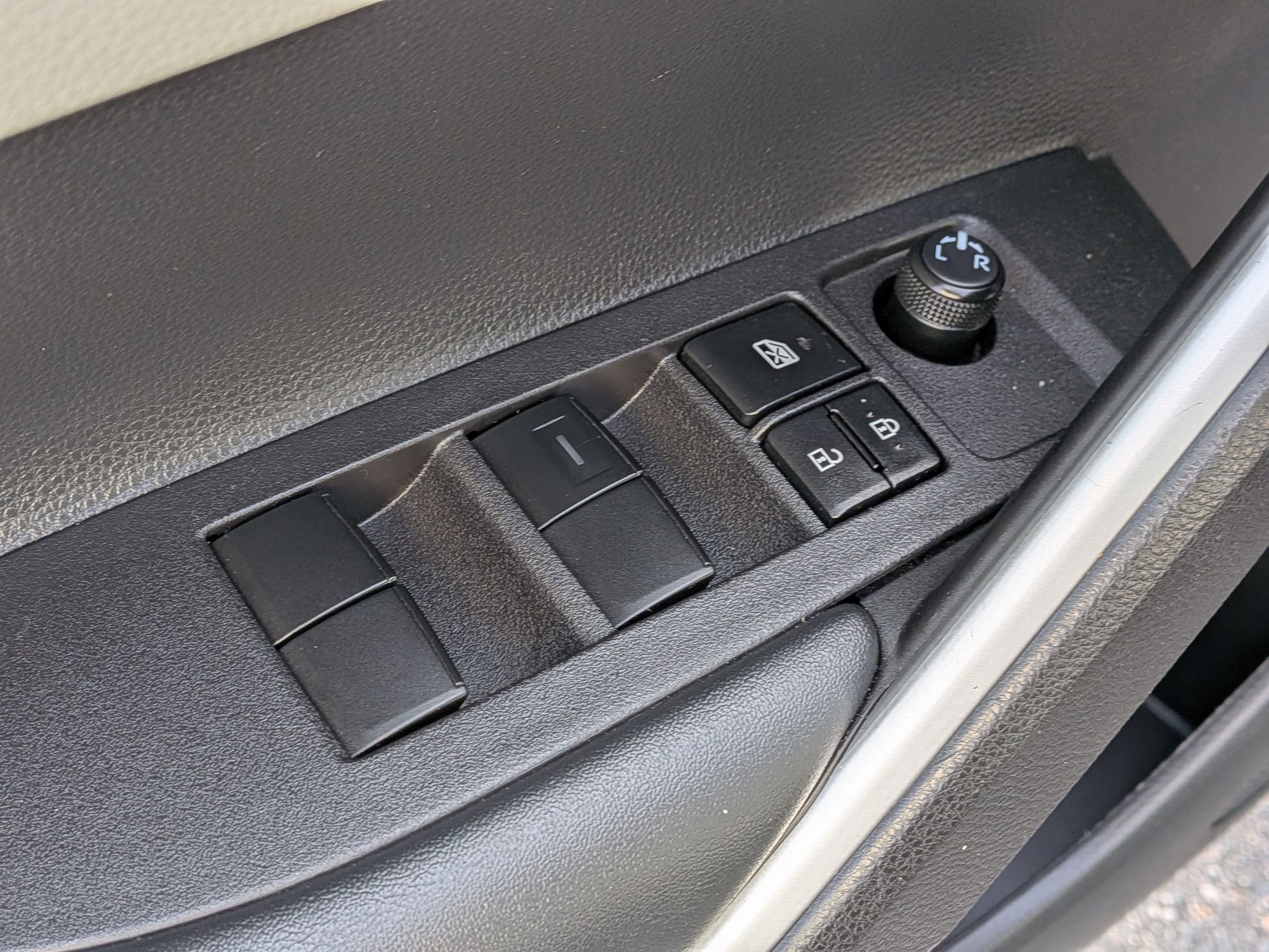 Used 2025 Toyota Corolla Cross L AWD/4WD image 13