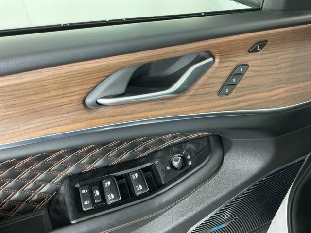 Used 2021 Jeep Grand Cherokee L Summit w/ Luxury Tech Group V image 15