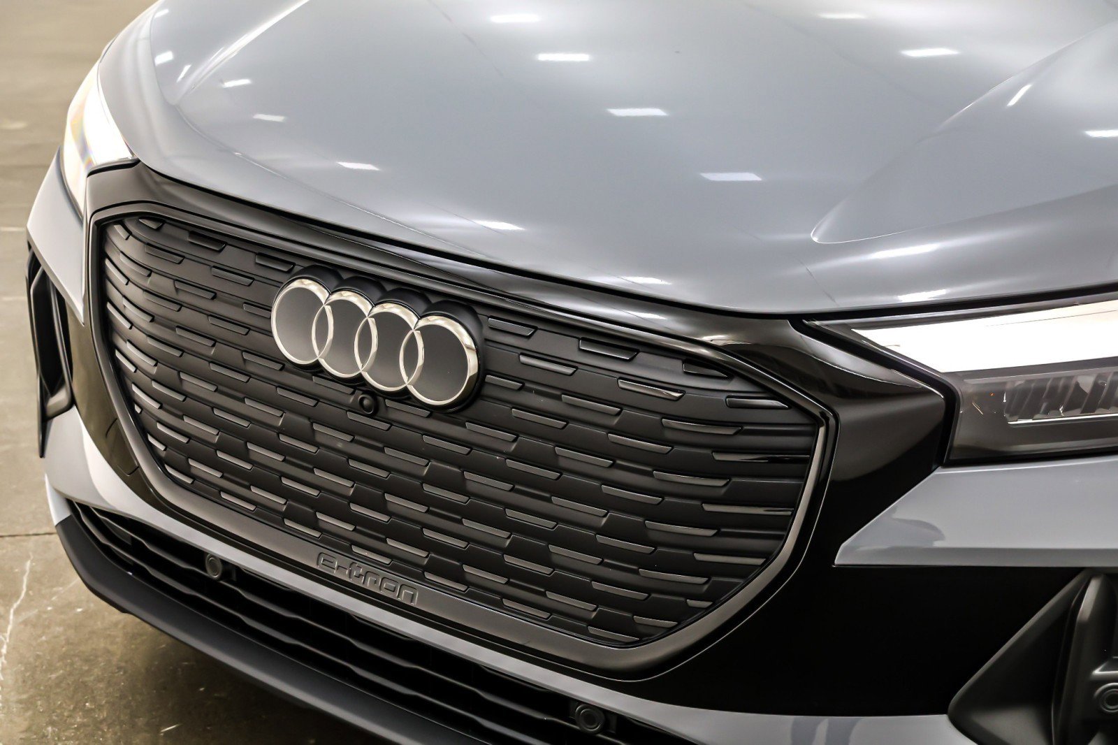 Used 2023 Audi Q4 e-tron Premium w/ Convenience Package image 14