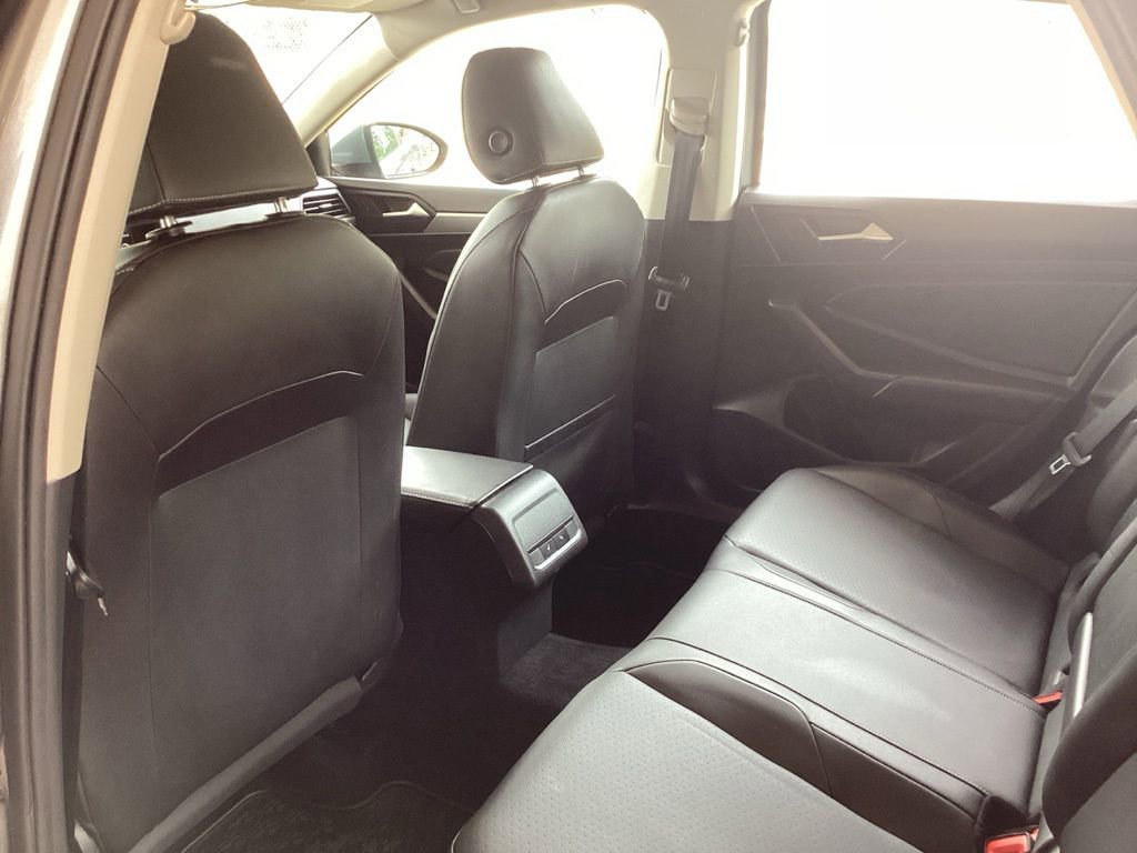Used 2019 Volkswagen Jetta SE w/ Cold Weather Package FWD image 34