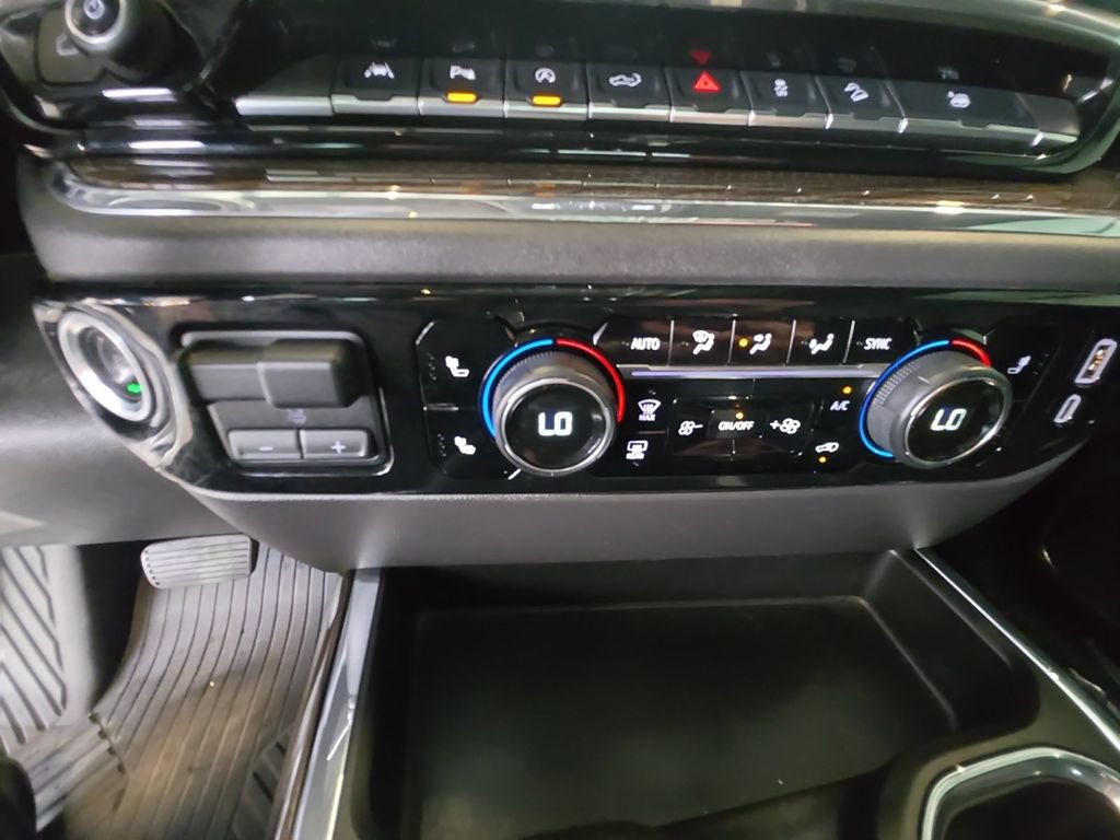 Used 2024 Chevrolet Silverado 1500 LT Trail Boss w/ LT Trail Boss Premium Package AWD/4WD image 17