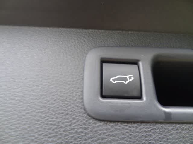 Certified 2025 Toyota Highlander LE FWD image 10