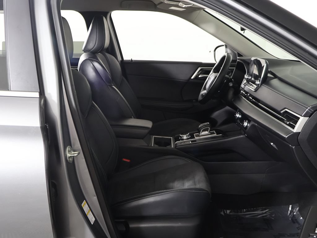 Used 2024 Mitsubishi Outlander SE Black Edition FWD image 27