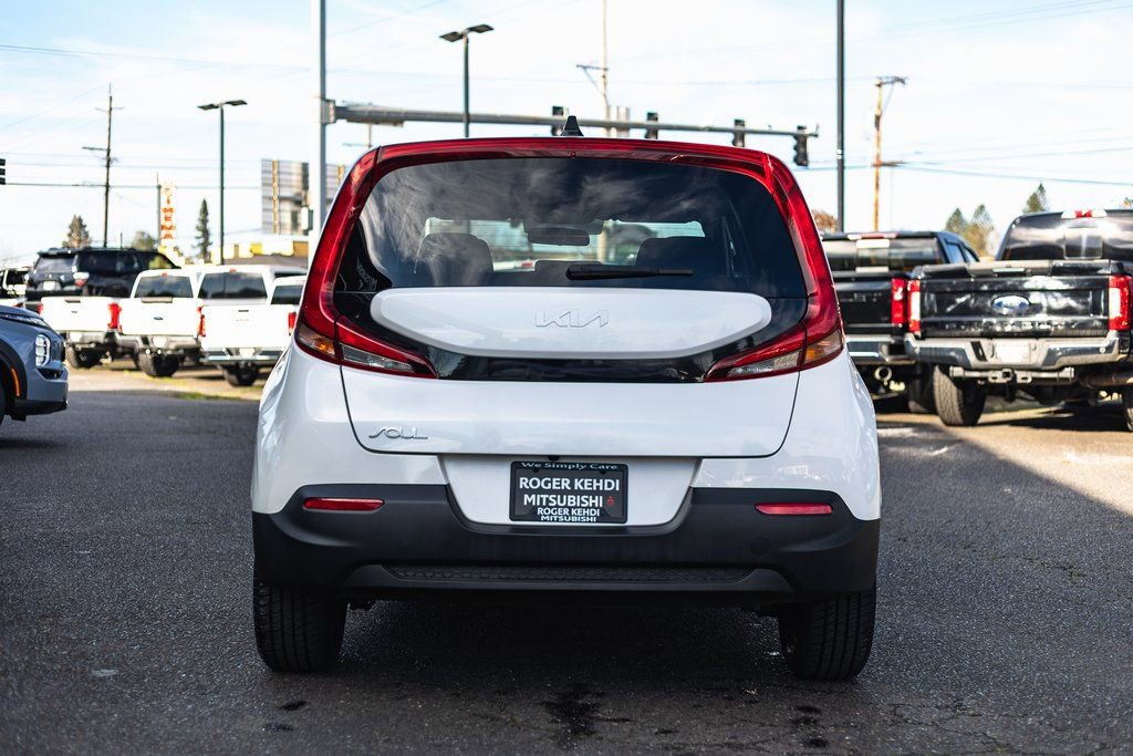 Used 2022 Kia Soul LX image 9