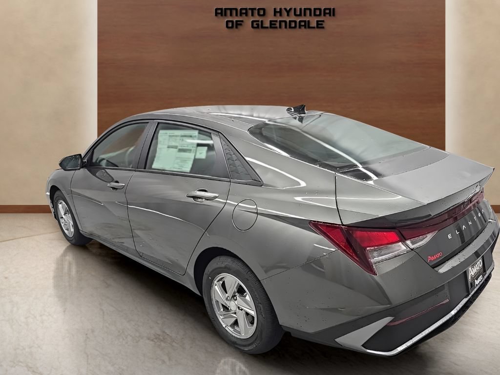 New 2026 Hyundai Elantra SE FWD image 4