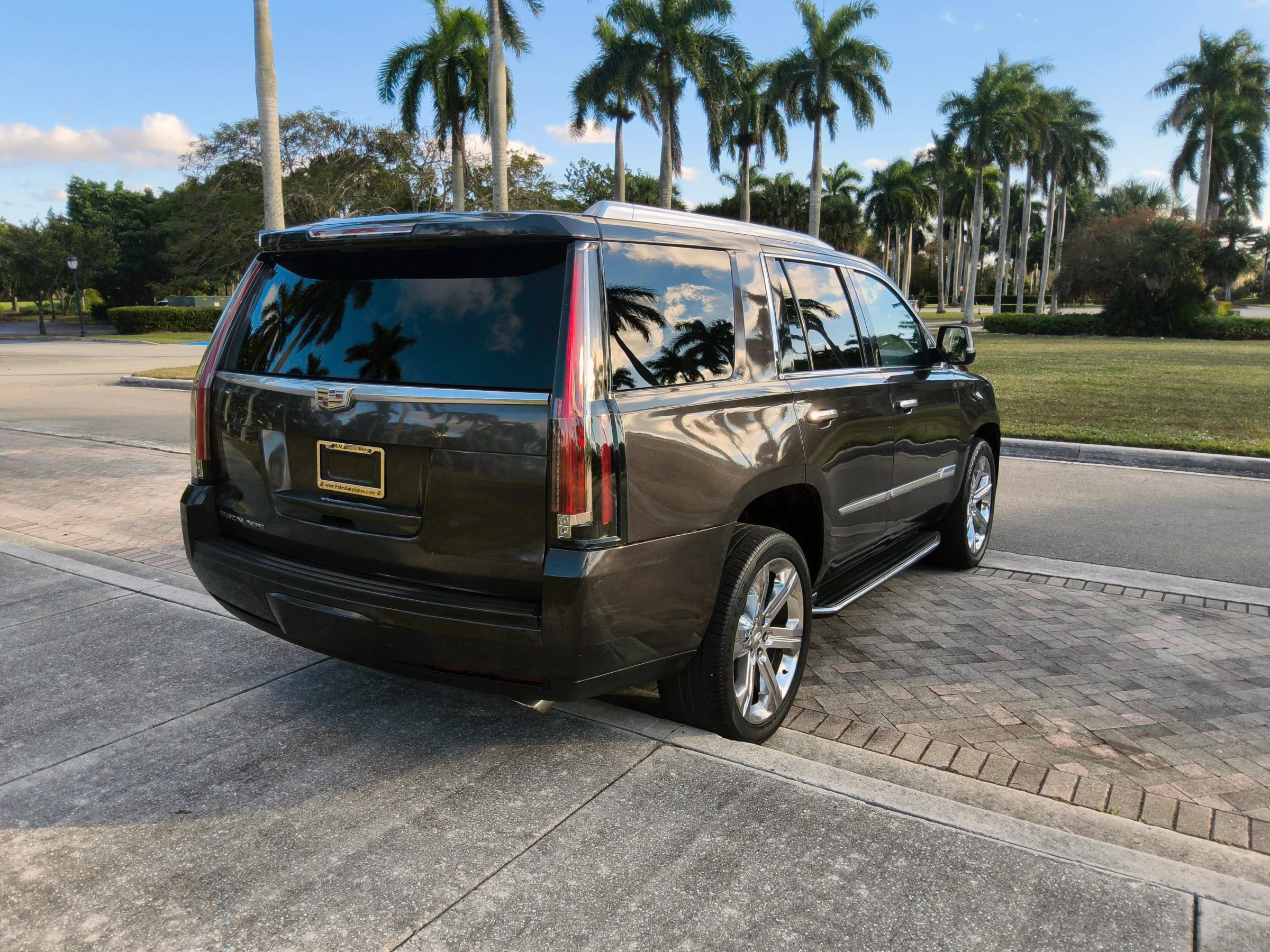 Used 2016 Cadillac Escalade Luxury image 17