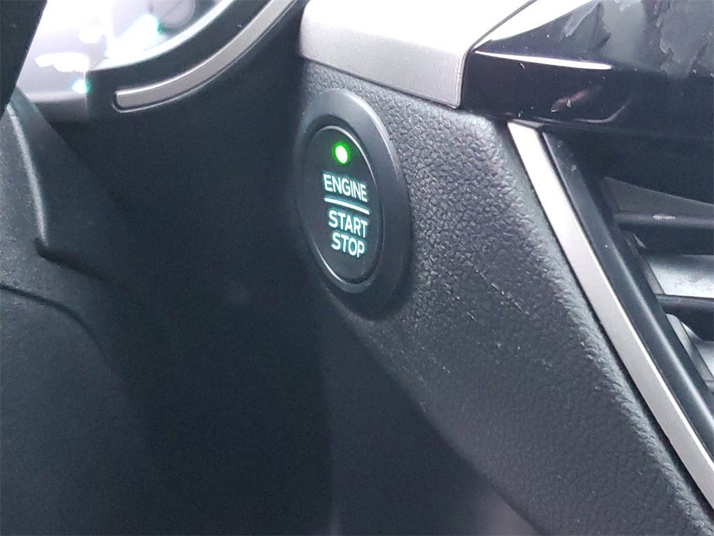 Used 2020 Ford Escape SE image 18