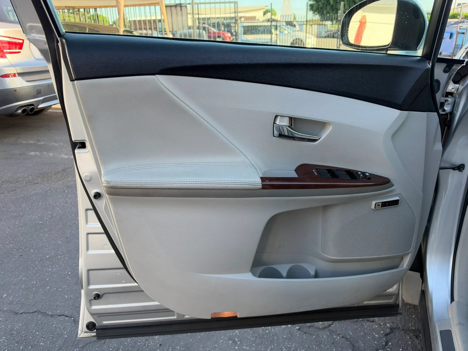 Used 2010 Toyota Venza w/ Leather Pkg FWD image 24