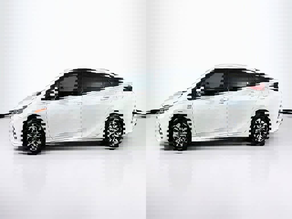 Used 2019 Toyota Prius Prime Plus FWD image 3