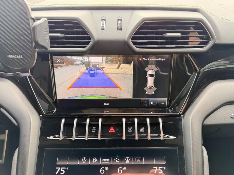 Used 2022 Lamborghini Urus AWD/4WD image 19