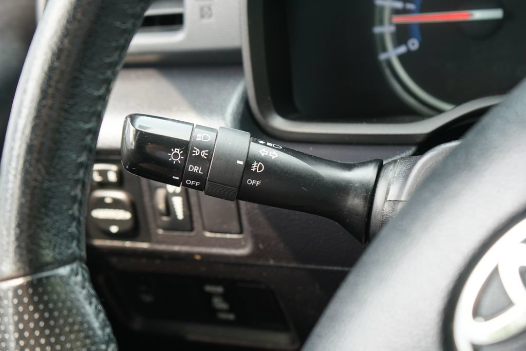 Used 2018 Toyota 4Runner SR5 AWD/4WD image 17