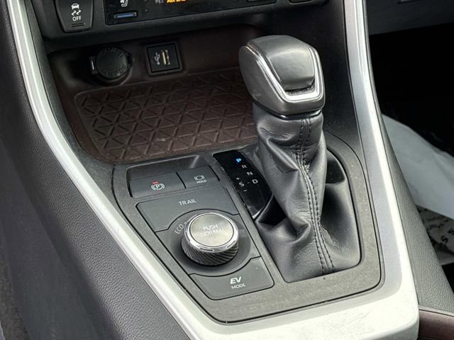 Used 2023 Toyota RAV4 Limited image 20