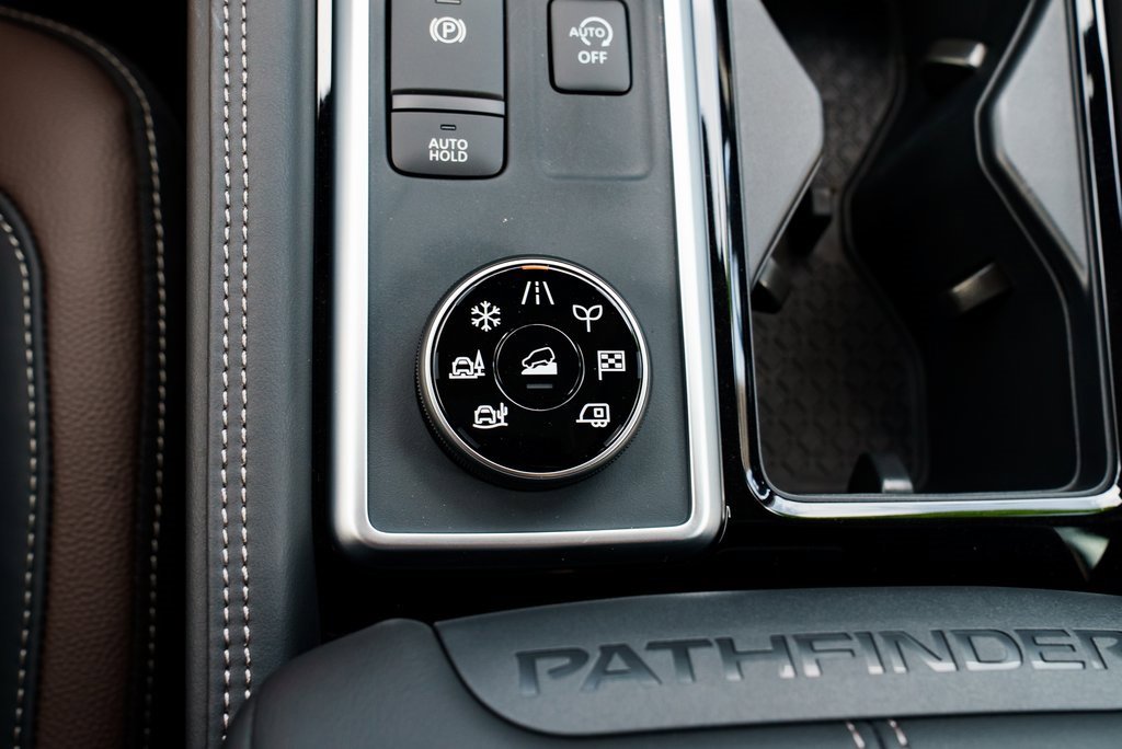 New 2025 Nissan Pathfinder Platinum image 18