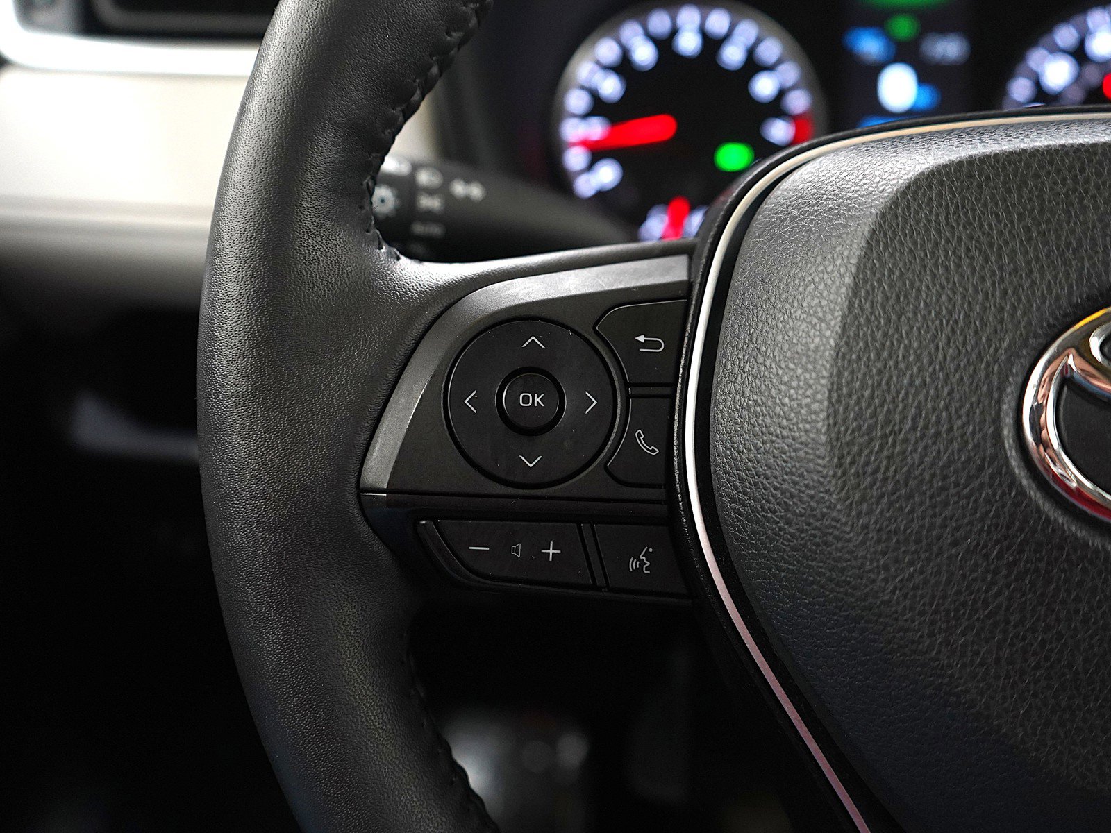 Used 2022 Toyota RAV4 XLE image 26