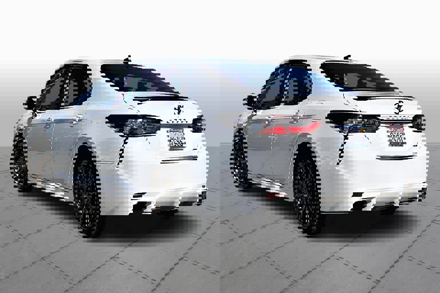 Used 2024 Toyota Camry SE image 12