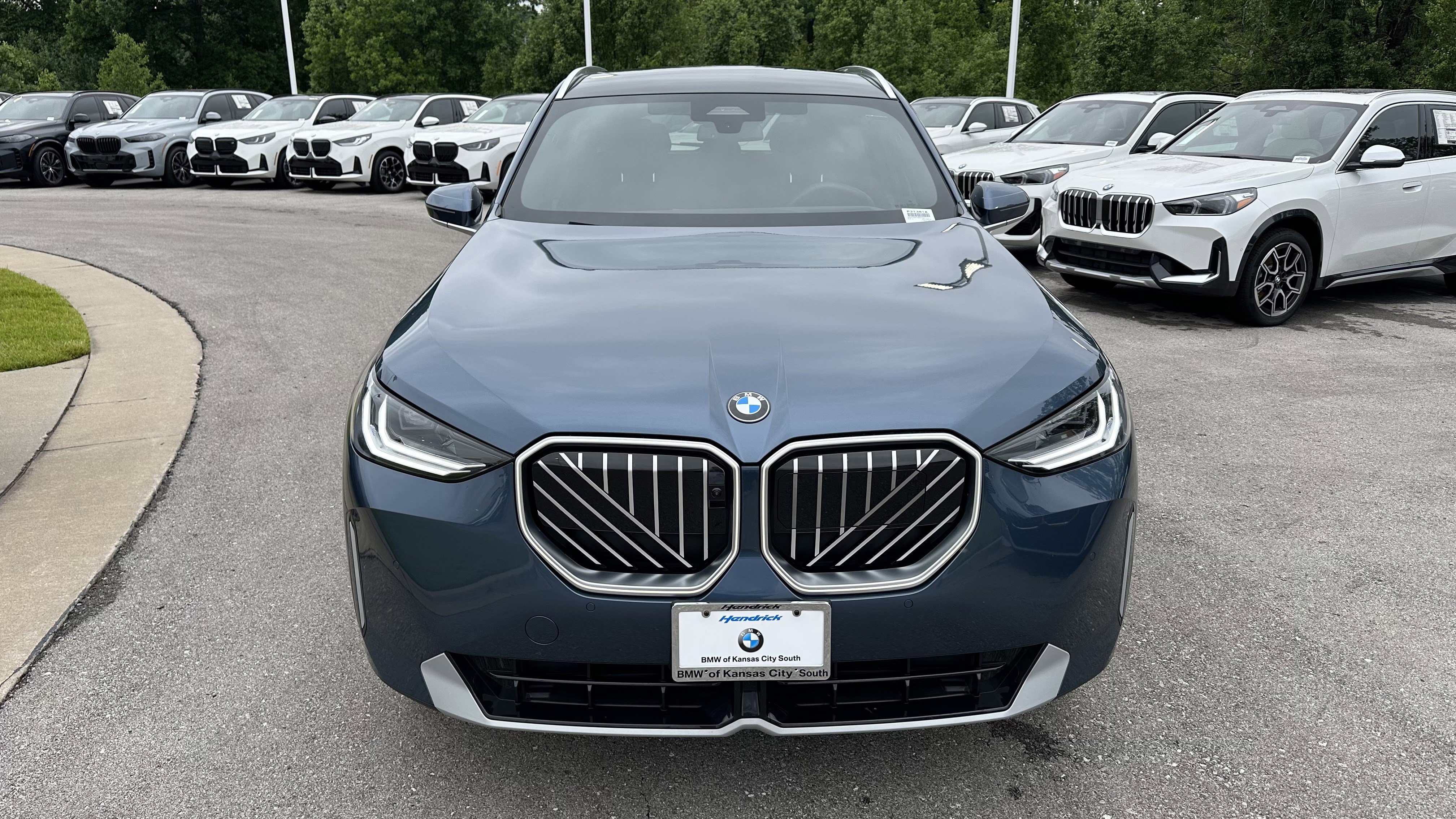 Certified 2025 BMW X3 xDrive30 w/ Premium Package AWD/4WD image 3
