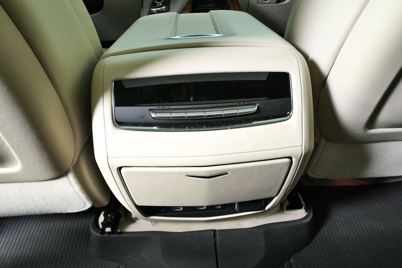Used 2023 Cadillac Escalade ESV Sport Platinum AWD/4WD image 19